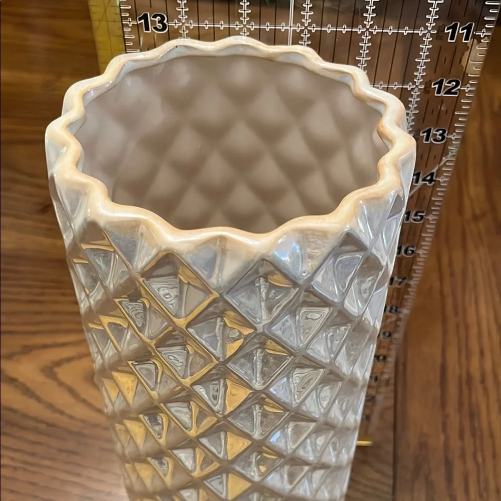 Elegant Cream Iridescent‎ Textured Vase